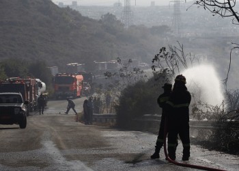 Σε ύφεση και οριοθετημένη η φωτιά στην Πεντέλη