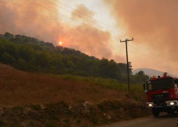 Φωτιές σε Ζάκυνθο και Μενίδι