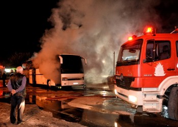 Εγνατία: Τουριστικό λεωφορείο στις φλόγες στα τούνελ του Βερμίου