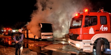 Εγνατία: Τουριστικό λεωφορείο στις φλόγες στα τούνελ του Βερμίου