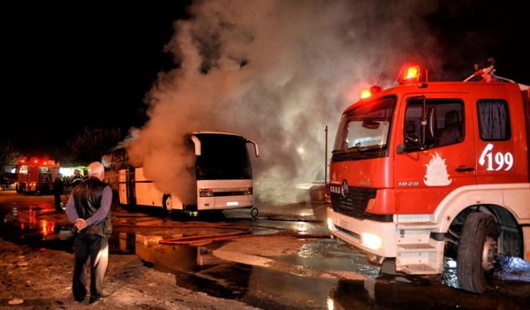 Εγνατία: Τουριστικό λεωφορείο στις φλόγες στα τούνελ του Βερμίου