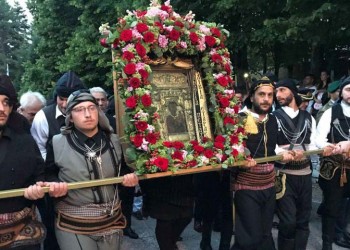 Μέτρα για τον κορονοϊό: Δεκαπενταύγουστος χωρίς λιτανείες και όρθιους στα μπαρ