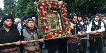 Μέτρα για τον κορονοϊό: Δεκαπενταύγουστος χωρίς λιτανείες και όρθιους στα μπαρ