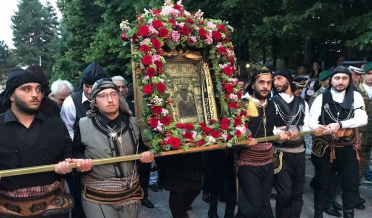 Μέτρα για τον κορονοϊό: Δεκαπενταύγουστος χωρίς λιτανείες και όρθιους στα μπαρ