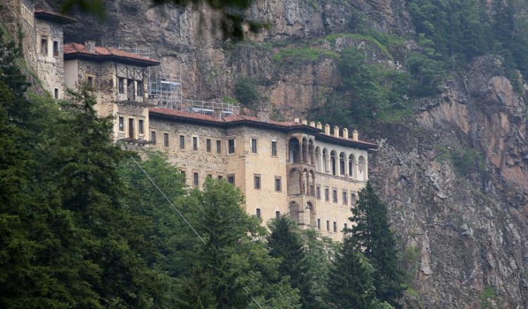 Οι επισκέπτες επιστρέφουν στην αγκαλιά της Παναγίας Σουμελά στον Πόντο, και κάνουν ρεκόρ (φωτο, βίντεο)