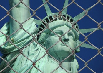 ΗΠΑ: Αξιωματούχος των υπηρεσιών μετανάστευσης τροποποιεί το ποίημα στο Άγαλμα της Ελευθερίας