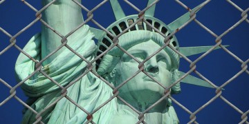 ΗΠΑ: Αξιωματούχος των υπηρεσιών μετανάστευσης τροποποιεί το ποίημα στο Άγαλμα της Ελευθερίας