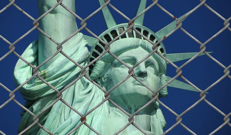 ΗΠΑ: Αξιωματούχος των υπηρεσιών μετανάστευσης τροποποιεί το ποίημα στο Άγαλμα της Ελευθερίας