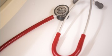 Συνελήφθη γιατρός δημοσίου νοσοκομείου της Αττικής για «φακελάκια»