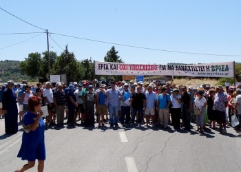 Διαμαρτυρία των σεισμόπληκτων της Βρίσας Λέσβου