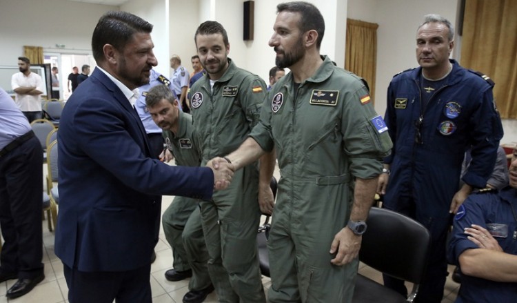 Φωτιά Εύβοια: Η Ελλάδα βράβευσε Ιταλούς και Ισπανούς πιλότους που βοήθησαν στην κατάσβεση