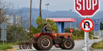 Στους δρόμους οι αγρότες της Λάρισας – Ζητούν να δουν τον Βορίδη