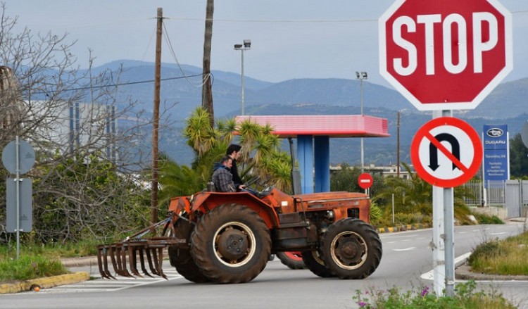 Στους δρόμους οι αγρότες της Λάρισας – Ζητούν να δουν τον Βορίδη