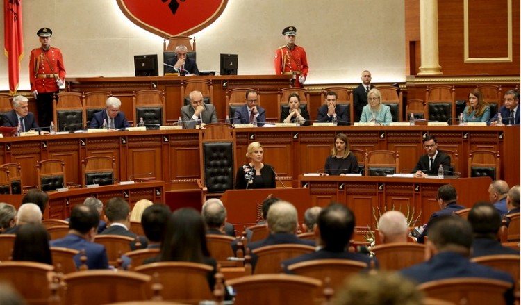 Αλβανία: Ο Έντι Ράμα κινεί τις διαδικασίες για την καθαίρεση του προέδρου Ιλίρ Μέτα