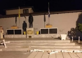 Βανδάλισαν το μνημείο των Ποντίων στην Αλεξάνδρεια Ημαθίας (βίντεο)