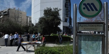 Νεκρός μετά από καβγά τοξικομανών έξω από μετρό στους Αμπελόκηπους