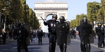 Παρίσι: Βίαια επεισόδια στην πορεία για το κλίμα (βίντεο)