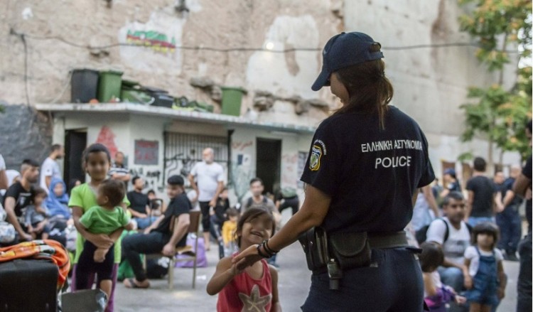 Σε δομές φιλοξενίας στην Κόρινθο 214 αλλοδαποί από τα κτήρια της Αχαρνών
