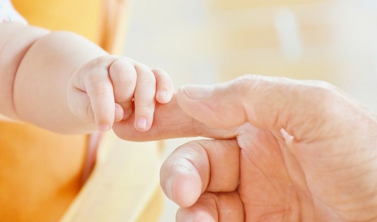 Θεσσαλονίκη: Ελεύθεροι υπό όρους έξι κατηγορούμενοι για το κύκλωμα παράνομων υιοθεσιών και εμπορίας ωαρίων