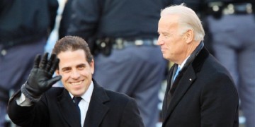 Ένας μυστηριώδης μάρτυρας, ο πρόεδρος της Ουκρανίας και εκατομμύρια δολάρια στρατιωτικής βοήθειας