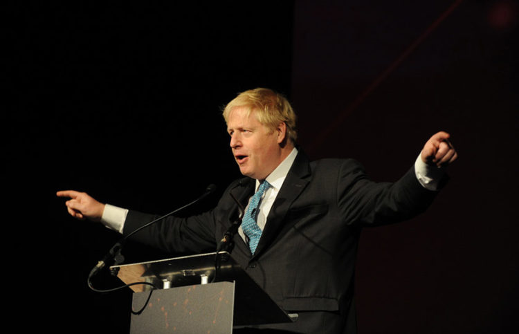 Μπόρις Τζόνσον για αναβολή Brexit: Προτιμώ να με βρουν νεκρό σε χαντάκι