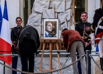 Λαϊκό προσκύνημα για τον Ζακ Σιράκ σήμερα στο Παρίσι