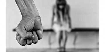 Παγκόσμια Ημέρα για την εξάλειψη της βίας κατά των γυναικών: Εγκλωβισμένες χιλιάδες Ελληνίδες στη διάρκεια της καραντίνας