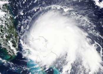 Σε κόκκινο συναγερμό οι ΗΠΑ για τον τυφώνα Ντόριαν