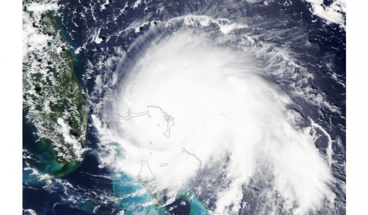 Σε κόκκινο συναγερμό οι ΗΠΑ για τον τυφώνα Ντόριαν