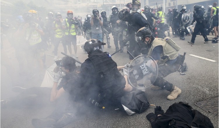 Δεκάδες συλλήψεις διαδηλωτών στο Χονγκ Κονγκ