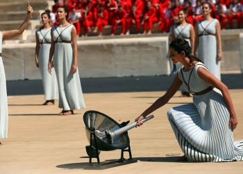 Άναψε η Φλόγα για τους Χειμερινούς Ολυμπιακούς Αγώνες Νέων «Λοζάνη 2020» (βίντεο)
