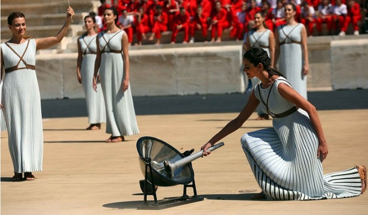 Άναψε η Φλόγα για τους Χειμερινούς Ολυμπιακούς Αγώνες Νέων «Λοζάνη 2020» (βίντεο)