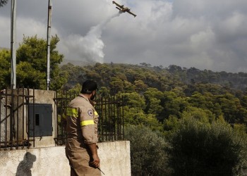 Φωτιά στο Λαύριο: Εκκενώθηκαν οικισμοί και κατασκηνώσεις 3