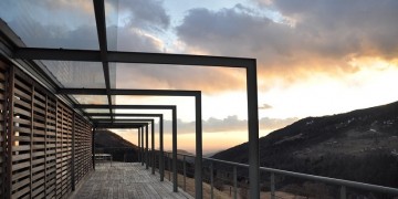 Kαιρός σήμερα: Υψηλές θερμοκρασίες και τοπικές βροχές