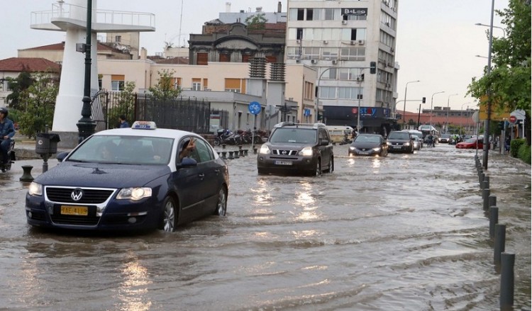 Καταιγίδα σάρωσε τη δυτική πλευρά της Θεσσαλονίκης