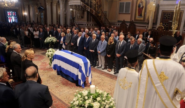 Το τελευταίο αντίο στον Αντώνη Λιβάνη