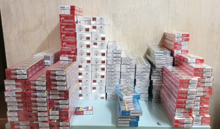 Σε χαλιά έκρυβαν 42.800 πακέτα λαθραίων τσιγάρων