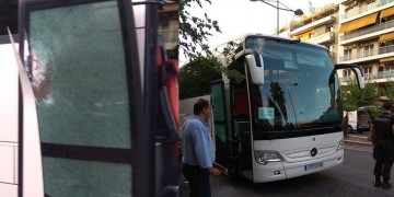 Απίστευτο: Πυροβόλησε με καραμπίνα τουριστικό λεωφορείο για την... προτεραιότητα στο δρόμο!