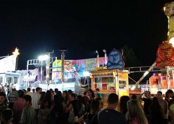 Ράγισαν καρδιές στην κηδεία της 13χρονης στον Αλμυρό Βόλου (βίντεο)