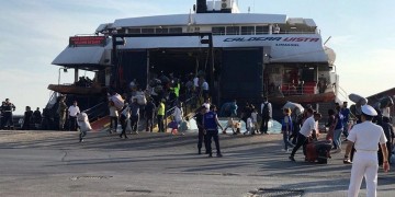 Στον Πειραιά 215 πρόσφυγες και μετανάστες από τη Μόρια