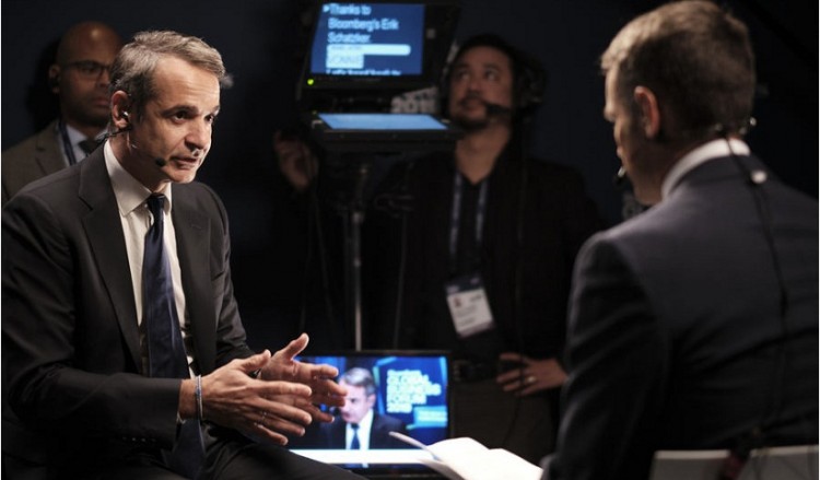 Μητσοτάκης στο Bloomberg TV: Πρέπει να επανεξεταστούν τα υψηλά πρωτογενή πλεονάσματα