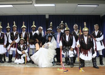 Εντυπωσίασαν οι Μωμόγεροι της Ποντιακής Θεατρικής Σκηνής Πιερίας