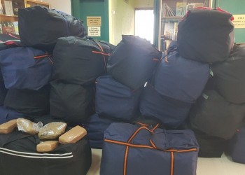 Σχεδόν ένας τόνος κάνναβης εντοπίστηκε σε όχημα που οδηγούσε 30χρονος στα Ιωάννινα