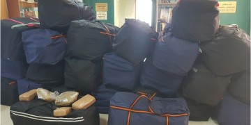 Σχεδόν ένας τόνος κάνναβης εντοπίστηκε σε όχημα που οδηγούσε 30χρονος στα Ιωάννινα