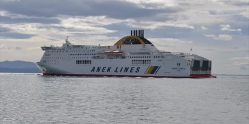 Φωτιά σε πλοίο της ΑΝΕΚ που πήγαινε Βενετία (φωτο)