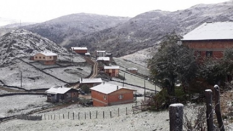 Τα πρώτα χιόνια στα παρχάρια του Πόντου (φωτο)