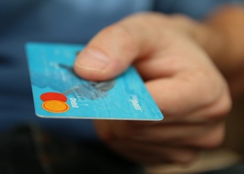 Ανέπαφες συναλλαγές: 11 ερωτήσεις και απαντήσεις για τις αλλαγές που ισχύουν από σήμερα