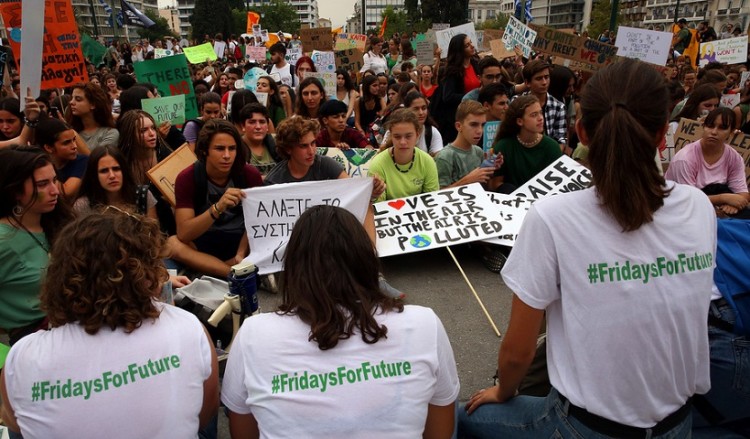 Πορεία μαθητών για την κλιματική αλλαγή στο κέντρο της Αθήνας