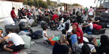 Στον Πειραιά 215 πρόσφυγες και μετανάστες από τη Μόρια