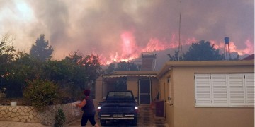 Φωτιά Ζάκυνθος: Ολονύχτια μάχη των πυροσβεστικών δυνάμεων με τις φλόγες